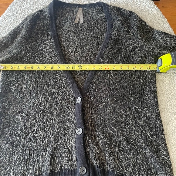 Very soft and cozy EUC cardigan. - Picture 6 of 8